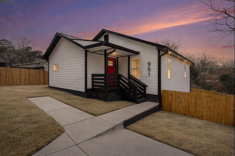 951 Reed Avenue Property Photo 1