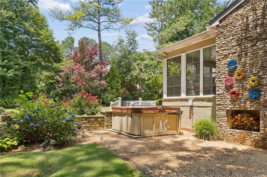 4770 Hamptons Drive Property Photo 5