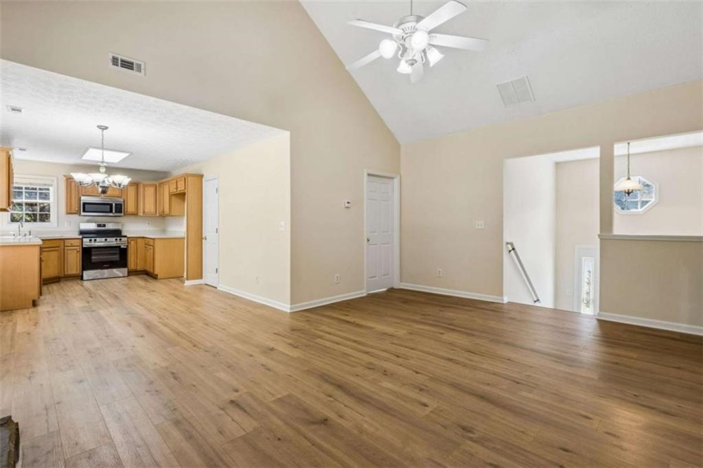208 Albert Lane Property Photo 11