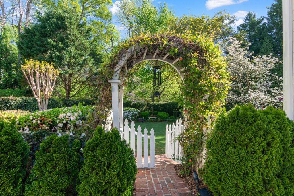 4001 Saint Andrews Square Property Photo 34