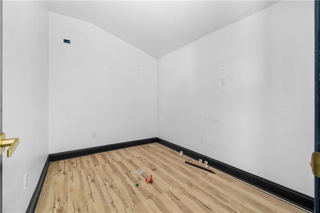 16 Robin Road Property Photo 13