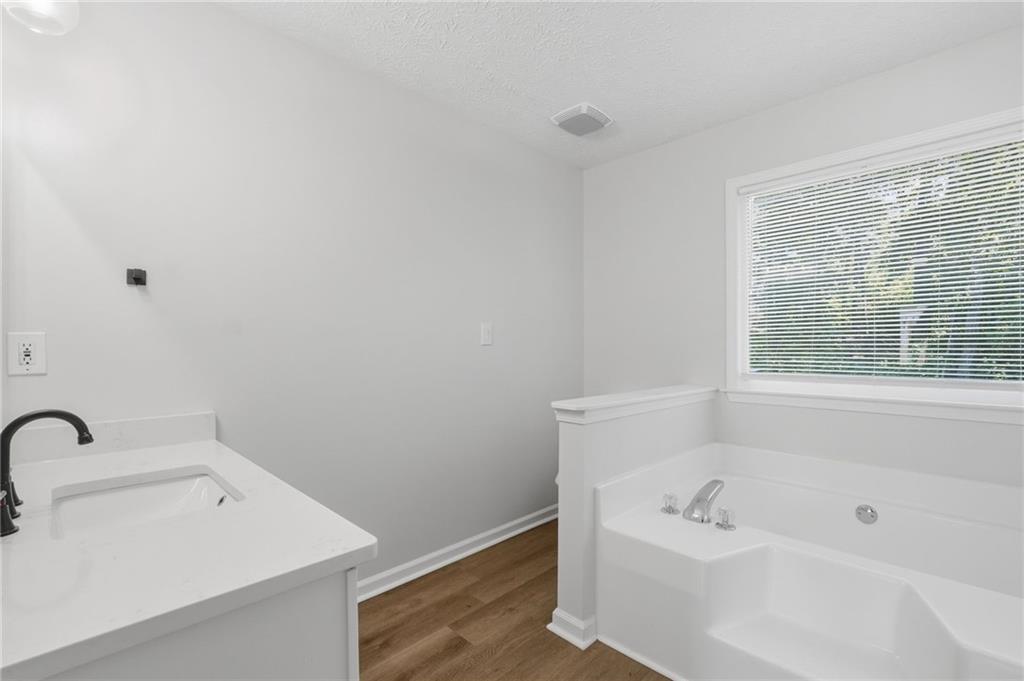 1003 Queensbury Run Property Photo 18