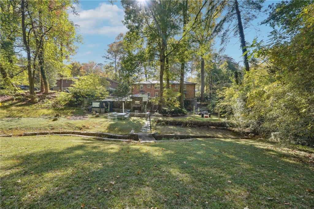 2073 E Roxboro Road Ne Unit B Property Photo 2
