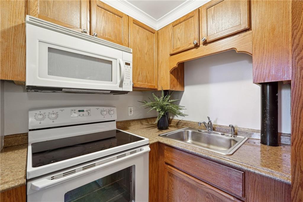 2073 E Roxboro Road Ne Unit B Property Photo 8