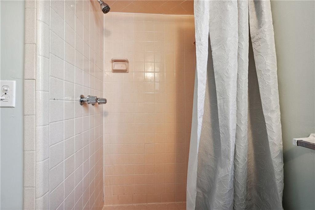 2073 E Roxboro Road Ne Unit B Property Photo 10
