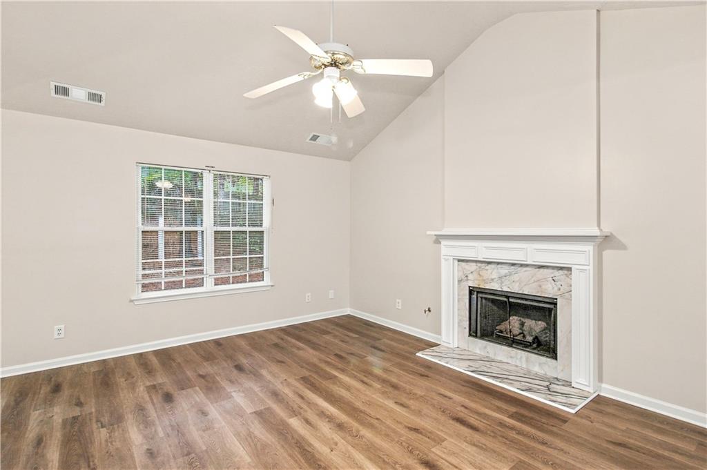 1426 Hyde Court Property Photo 3