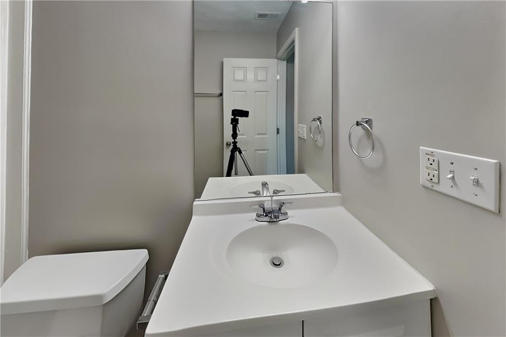7833092 Property Photo 18