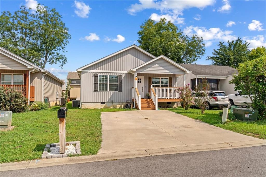 3084 Striplin Trail Property Photo 2