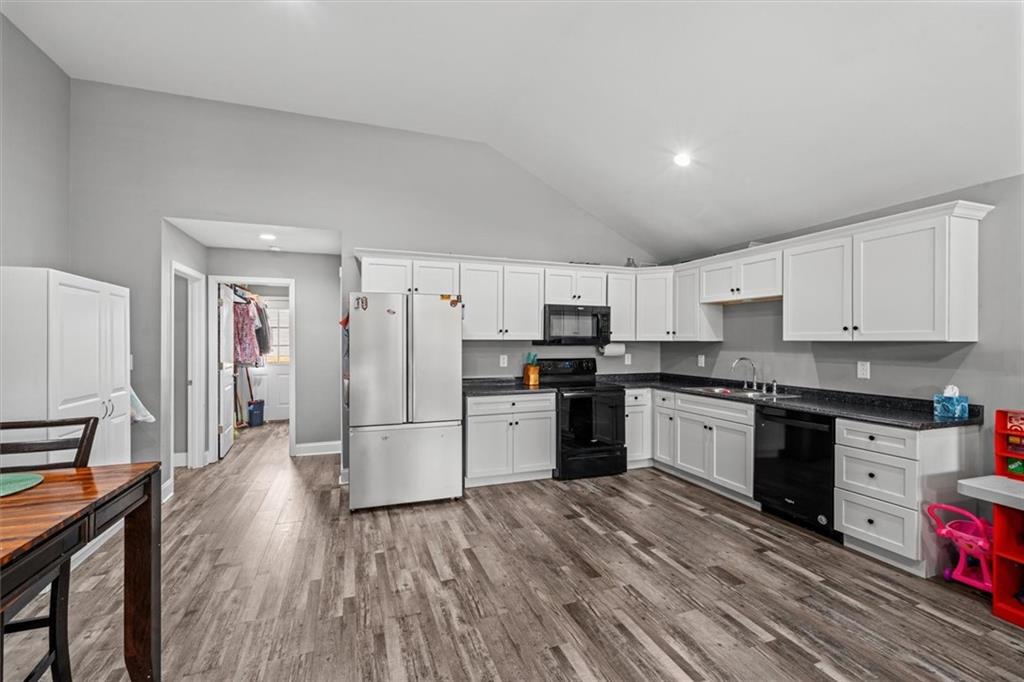 3084 Striplin Trail Property Photo 8