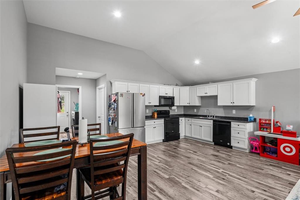 3084 Striplin Trail Property Photo 15