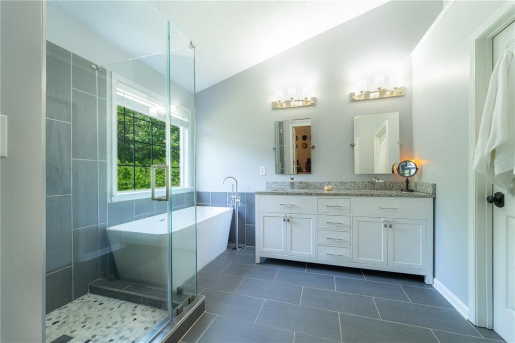 7833201 Property Photo 6