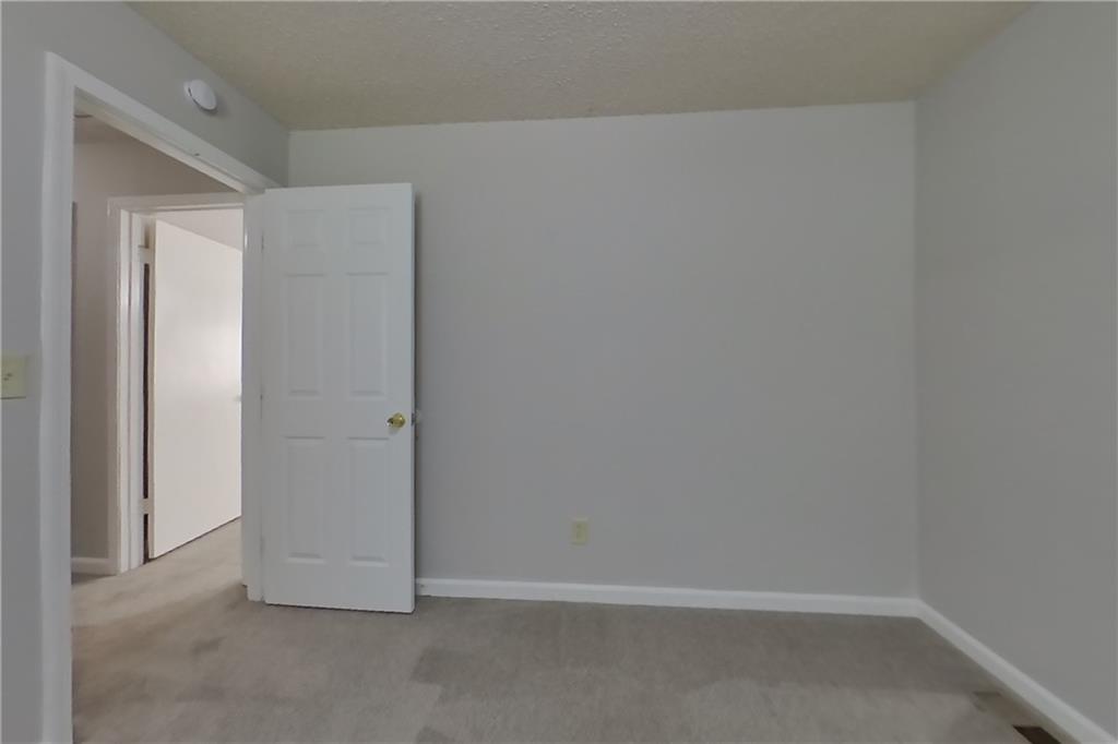 7833251 Property Photo 13