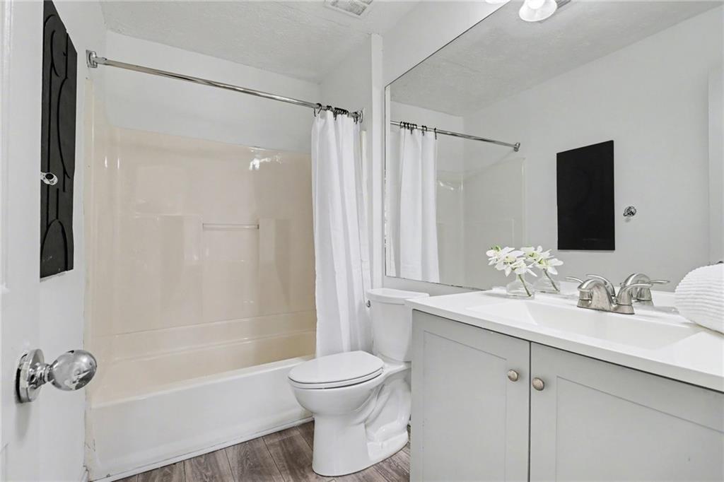 3293 Clairmont North Ne Property Photo 18