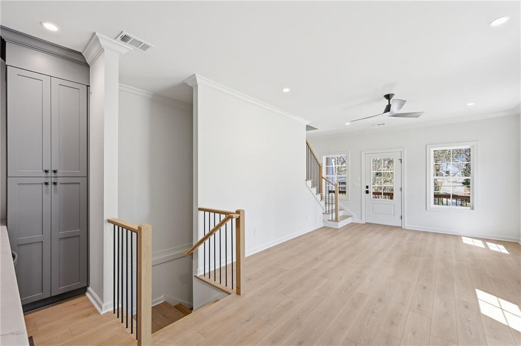 1121 Riverside Terrace Property Photo 4