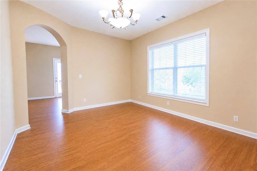 300 Hampton Place Property Photo 6
