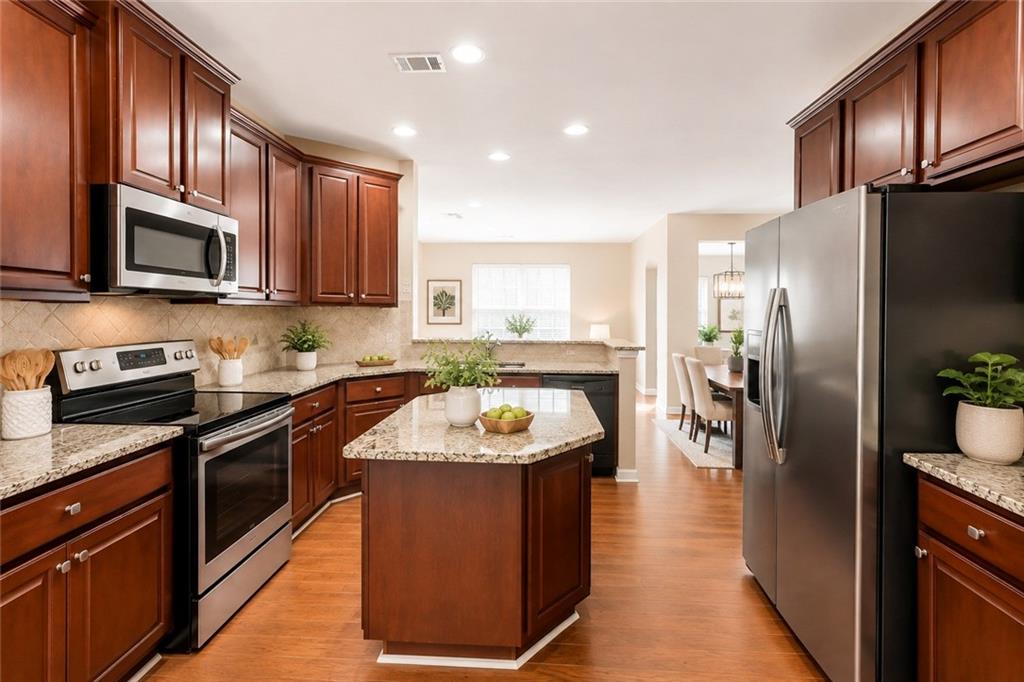 300 Hampton Place Property Photo 8