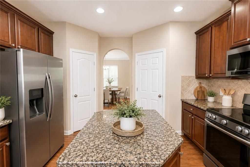 300 Hampton Place Property Photo 9