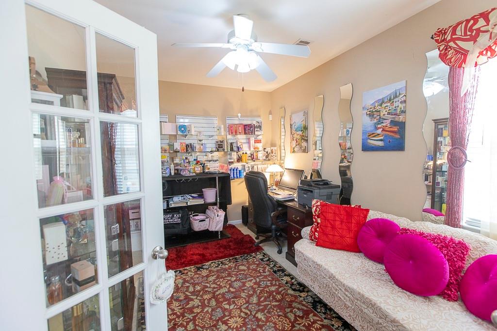 300 Hampton Place Property Photo 19