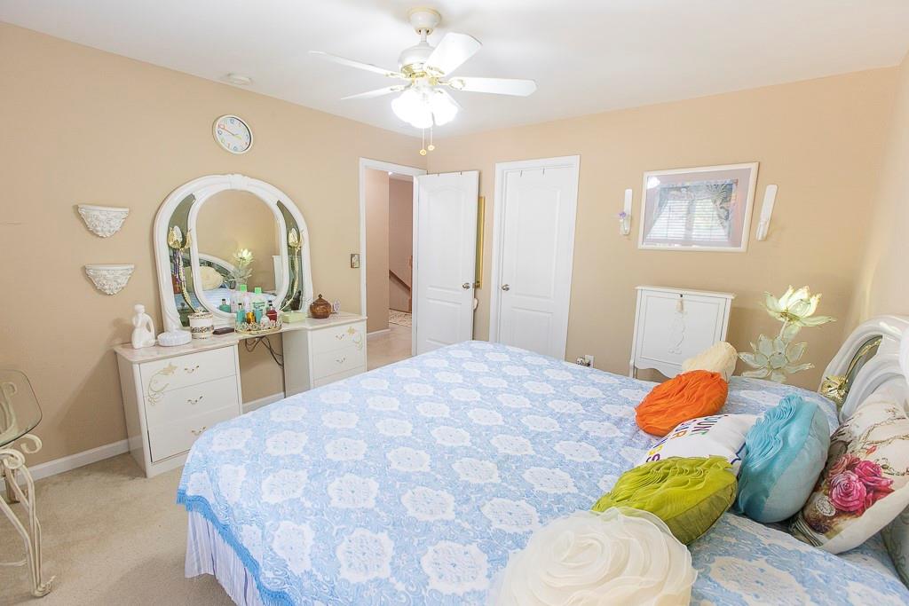300 Hampton Place Property Photo 24