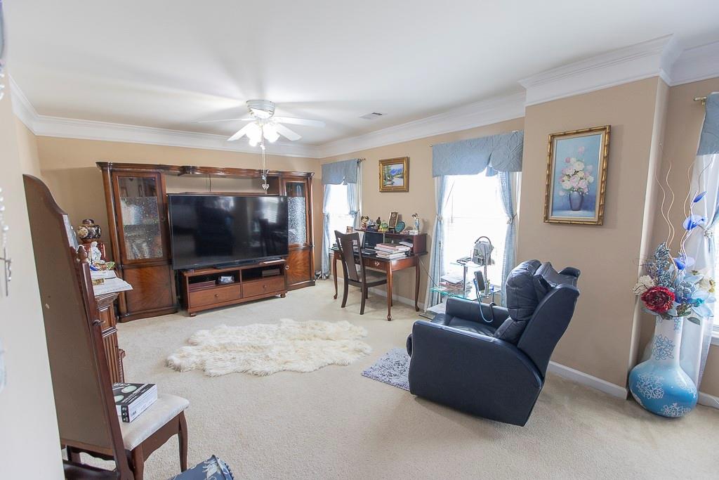300 Hampton Place Property Photo 34
