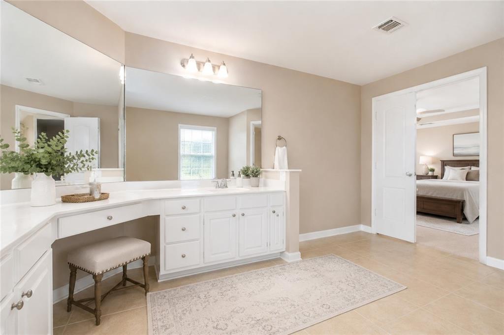 300 Hampton Place Property Photo 37