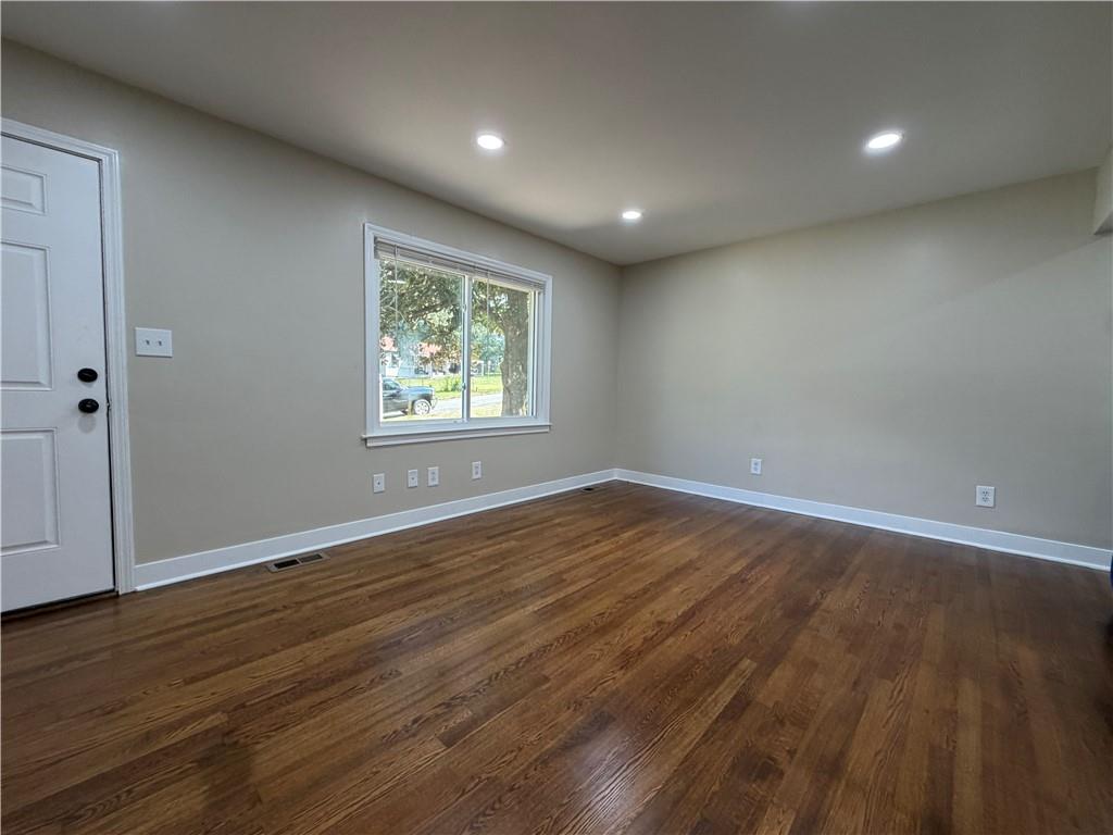 897 Wanda Property Photo 5