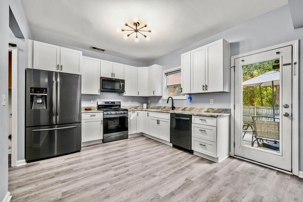 100 Oleander Way Property Photo 12