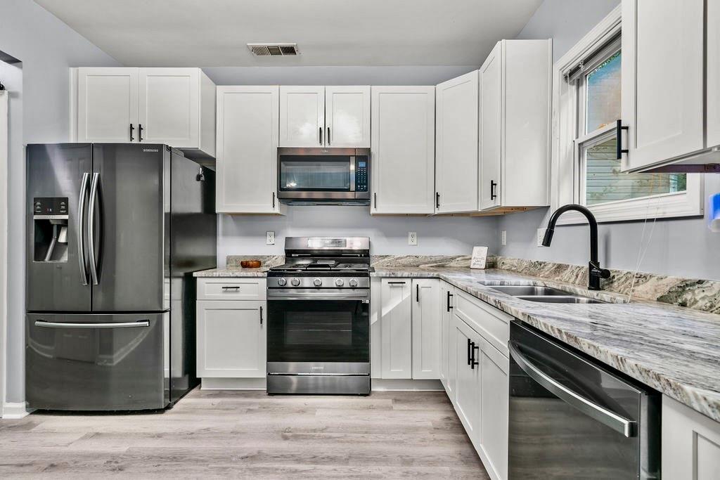 100 Oleander Way Property Photo 13