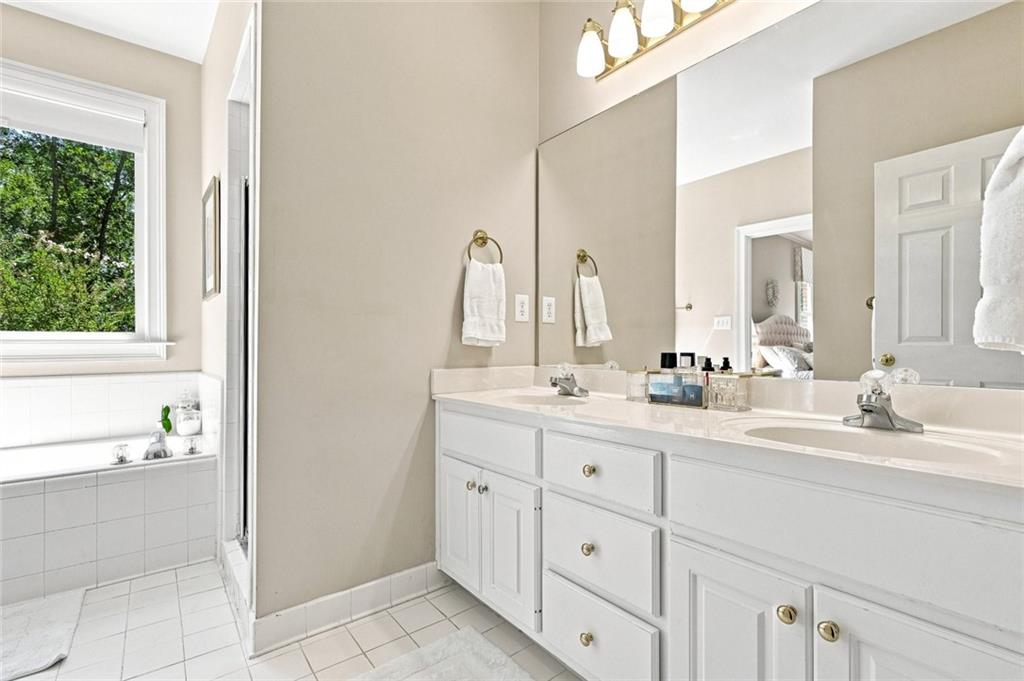 7833585 Property Photo 23