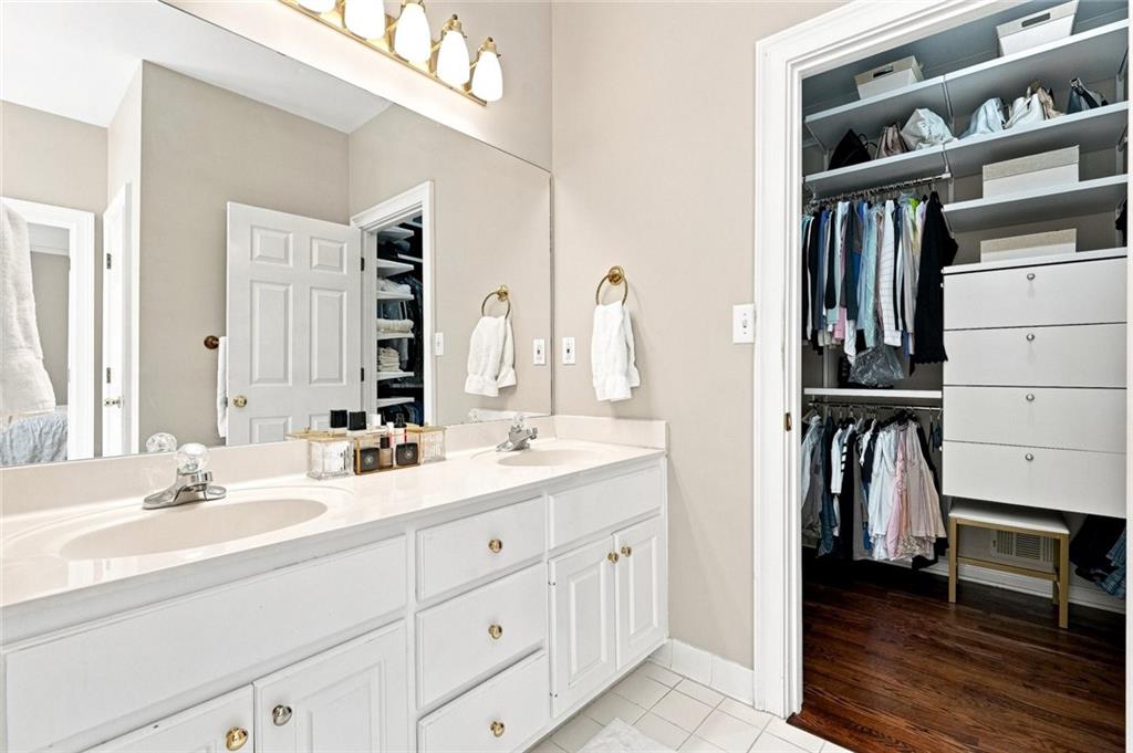 7833585 Property Photo 24