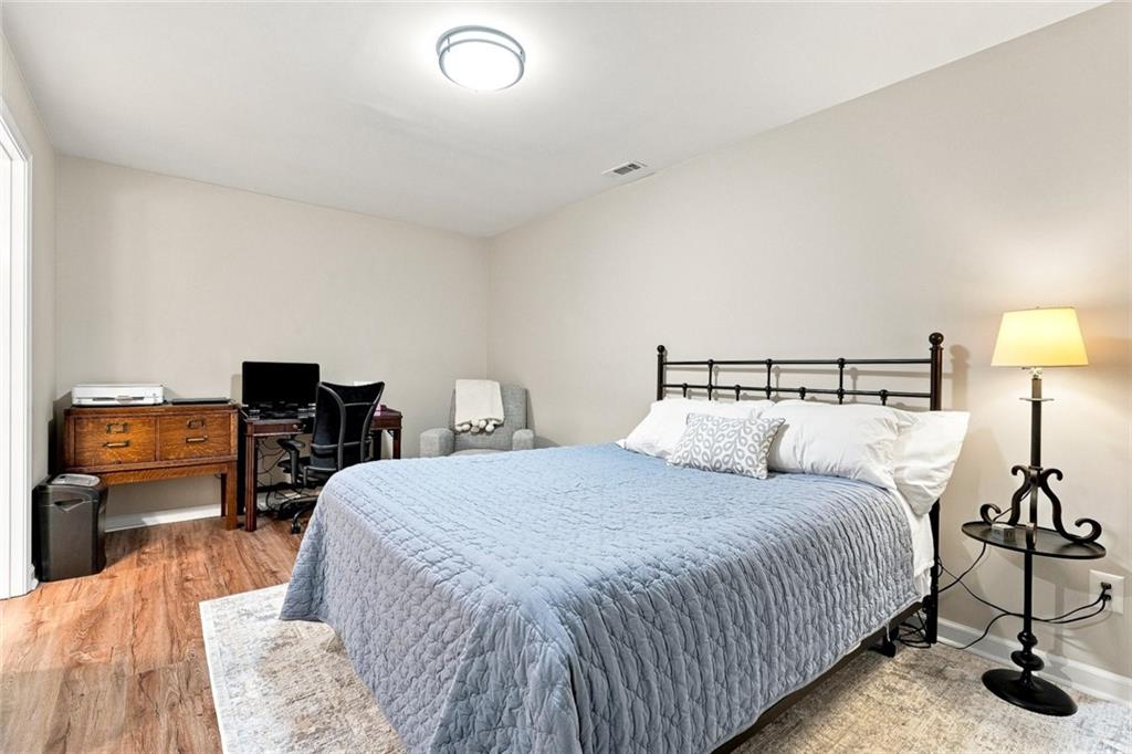 7833585 Property Photo 26