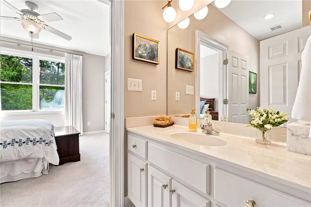 7833585 Property Photo 30