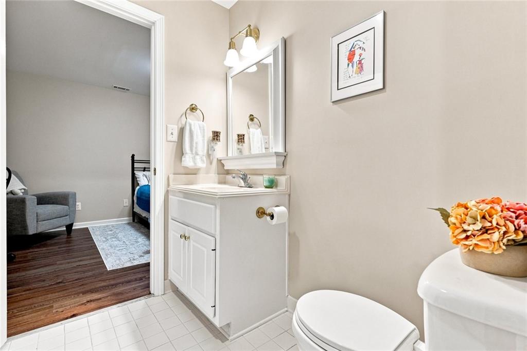 7833585 Property Photo 32