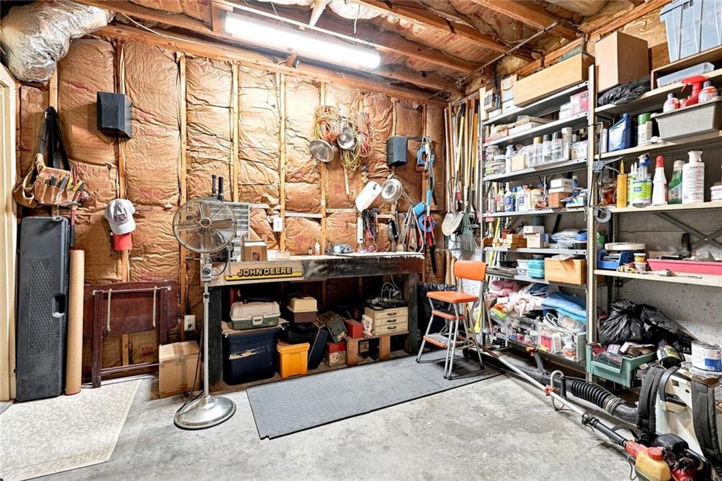 7833585 Property Photo 36