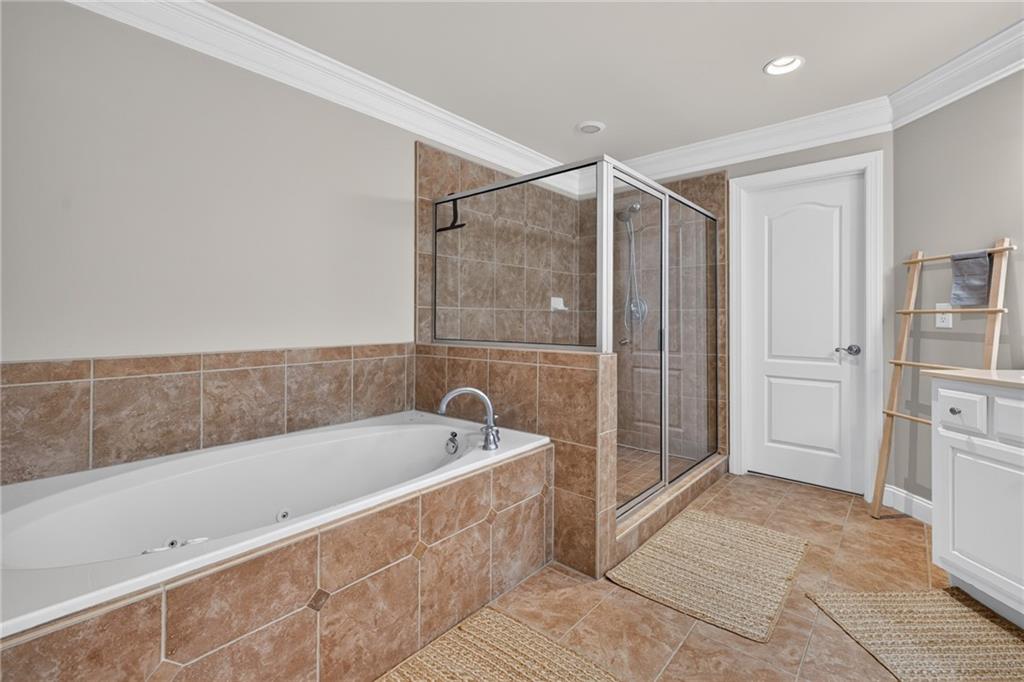 2640 Long Pointe Property Photo 40