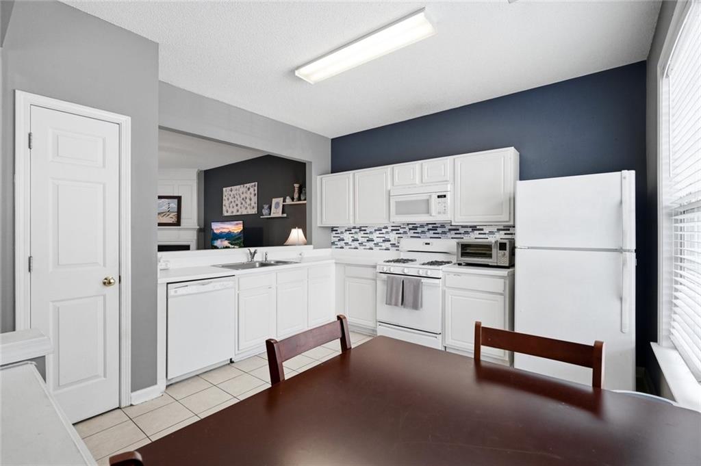 4079 Howell Park Road Property Photo 11