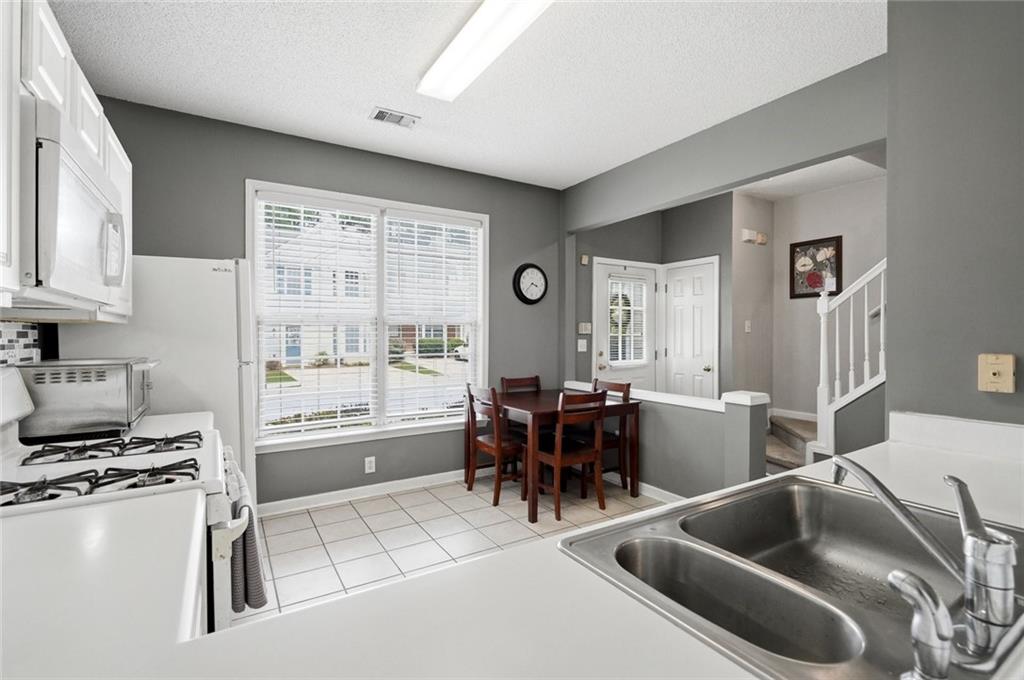 4079 Howell Park Road Property Photo 12