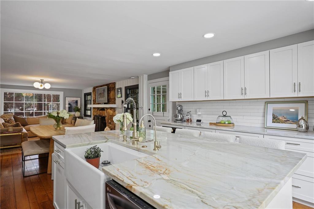 45 Michelle Circle Property Photo 8