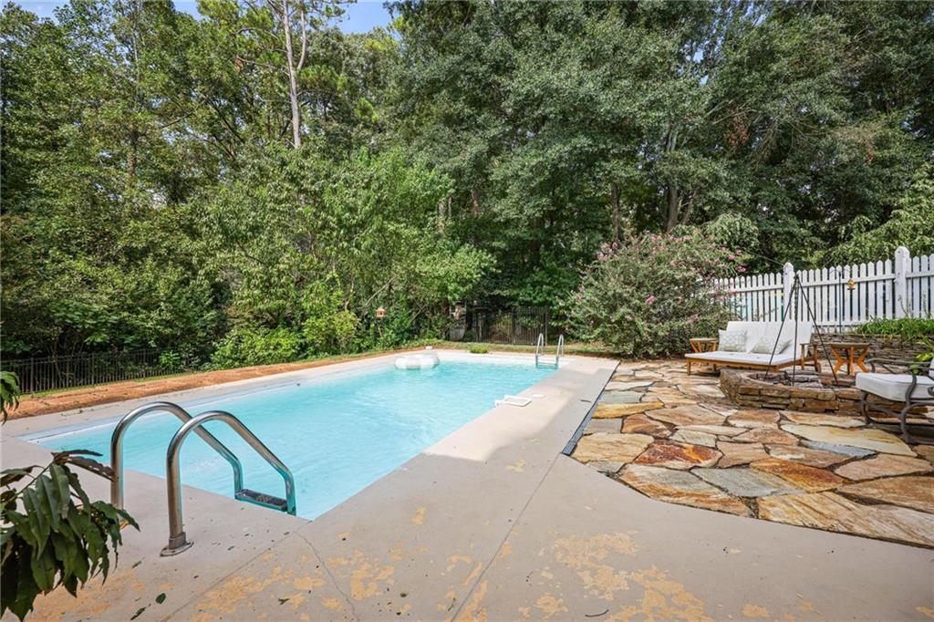45 Michelle Circle Property Photo 32