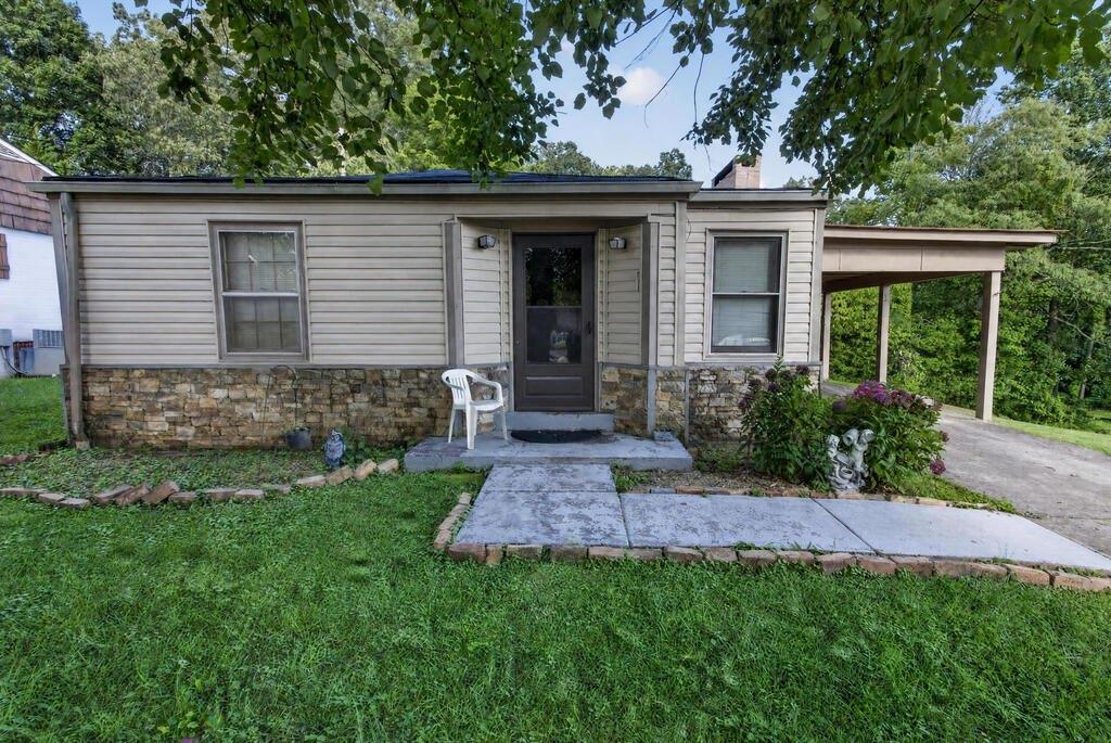 959 Hillcrest Drive Property Photo 1