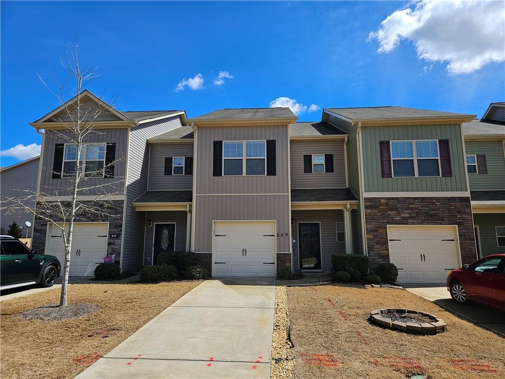 649 Oakside Place Property Photo 1