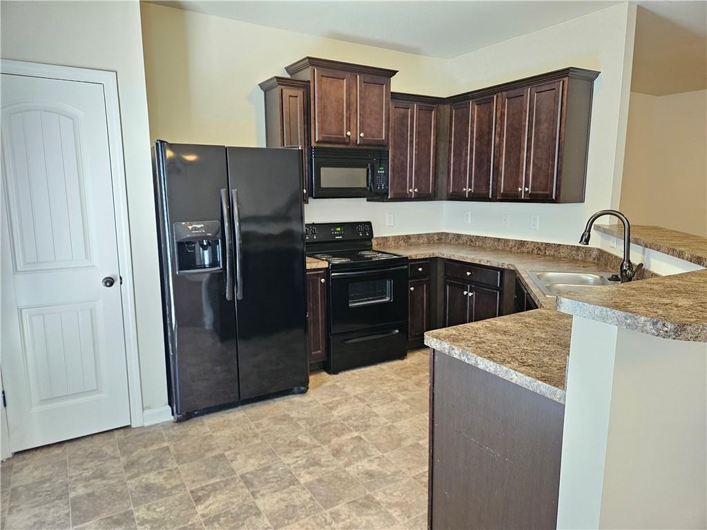 649 Oakside Place Property Photo 5