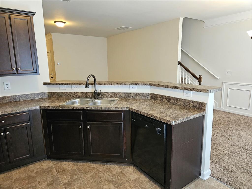 649 Oakside Place Property Photo 6