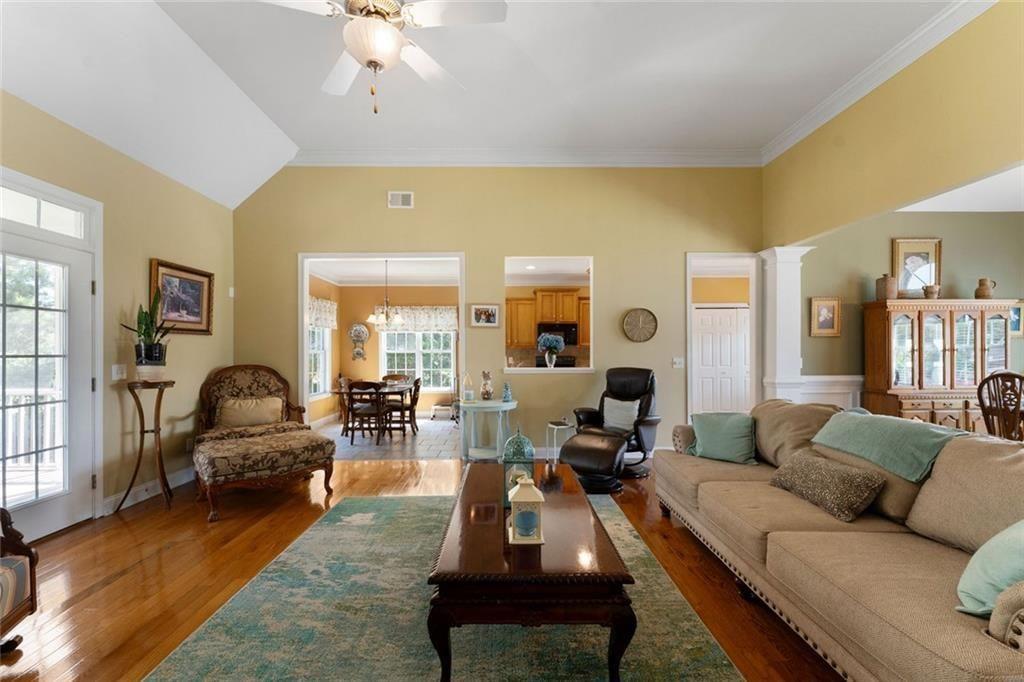 21 Prestwick Loop Nw Property Photo 12