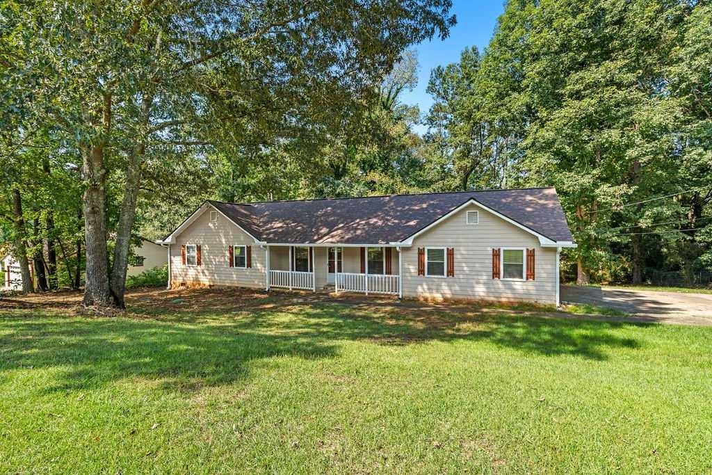 212 Farmbrook Parkway E Property Photo 1