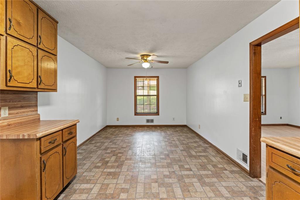 212 Farmbrook Parkway E Property Photo 10