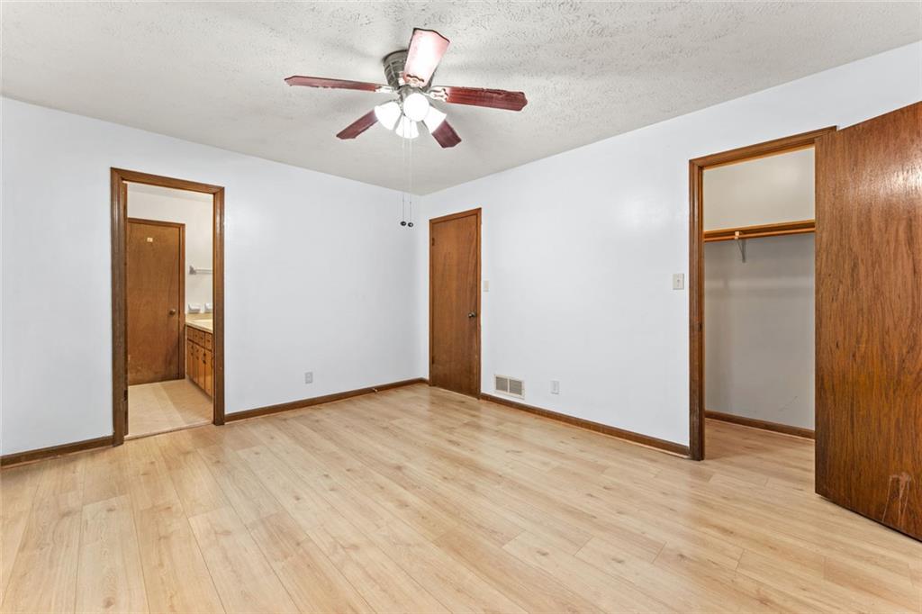 212 Farmbrook Parkway E Property Photo 17