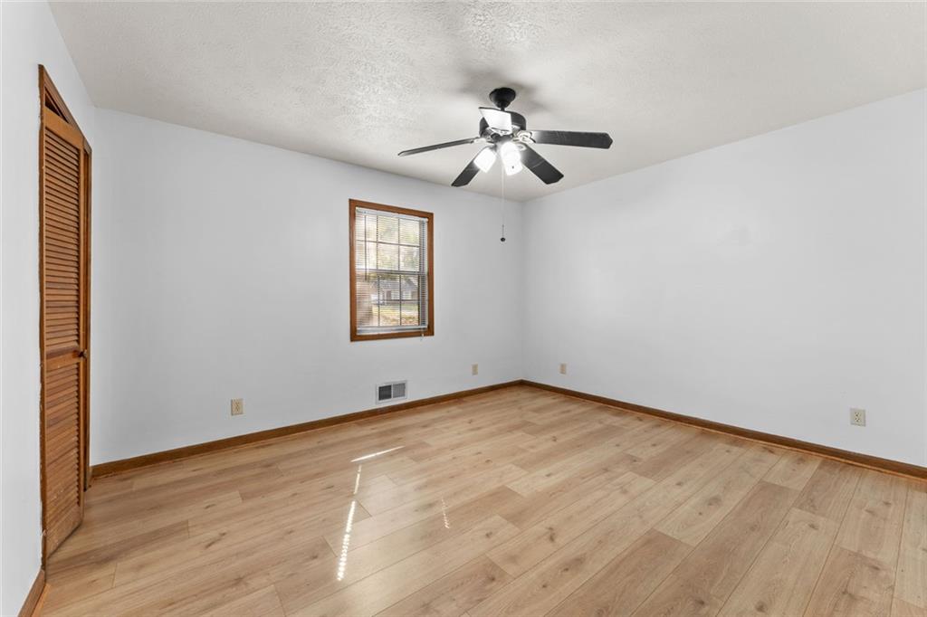 212 Farmbrook Parkway E Property Photo 19
