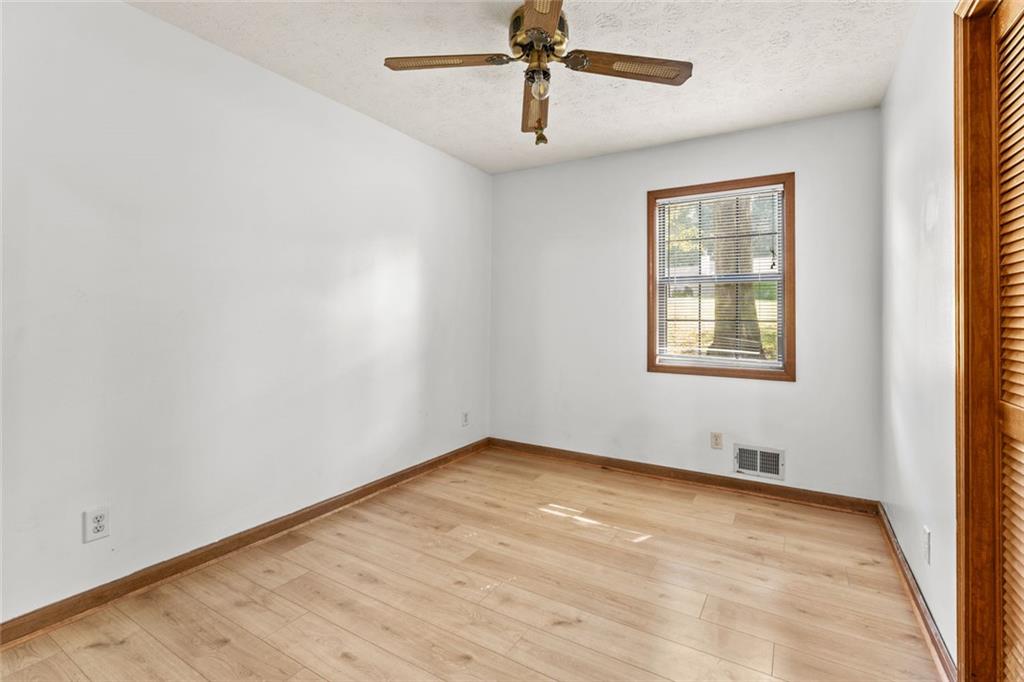 212 Farmbrook Parkway E Property Photo 20