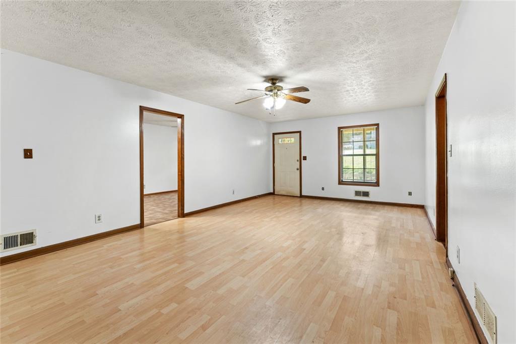 212 Farmbrook Parkway E Property Photo 22